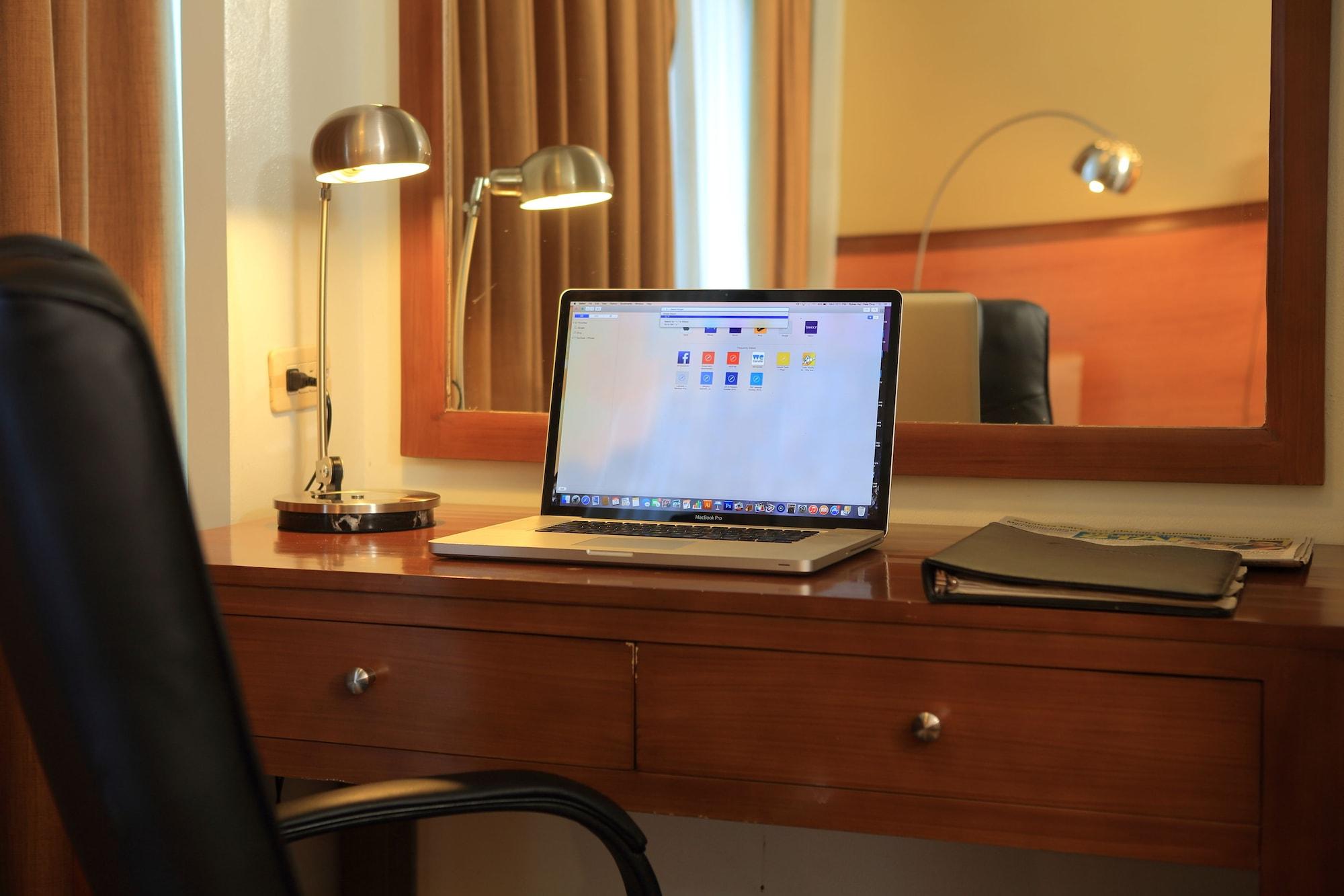 The Malayan Plaza Hotel Pasig City Екстер'єр фото