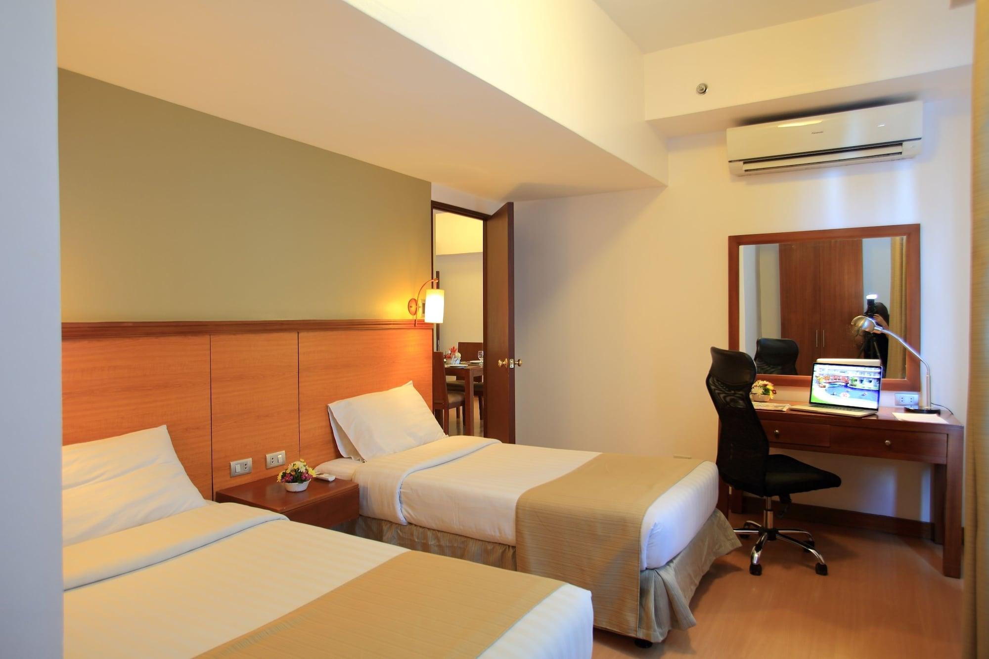 The Malayan Plaza Hotel Pasig City Екстер'єр фото