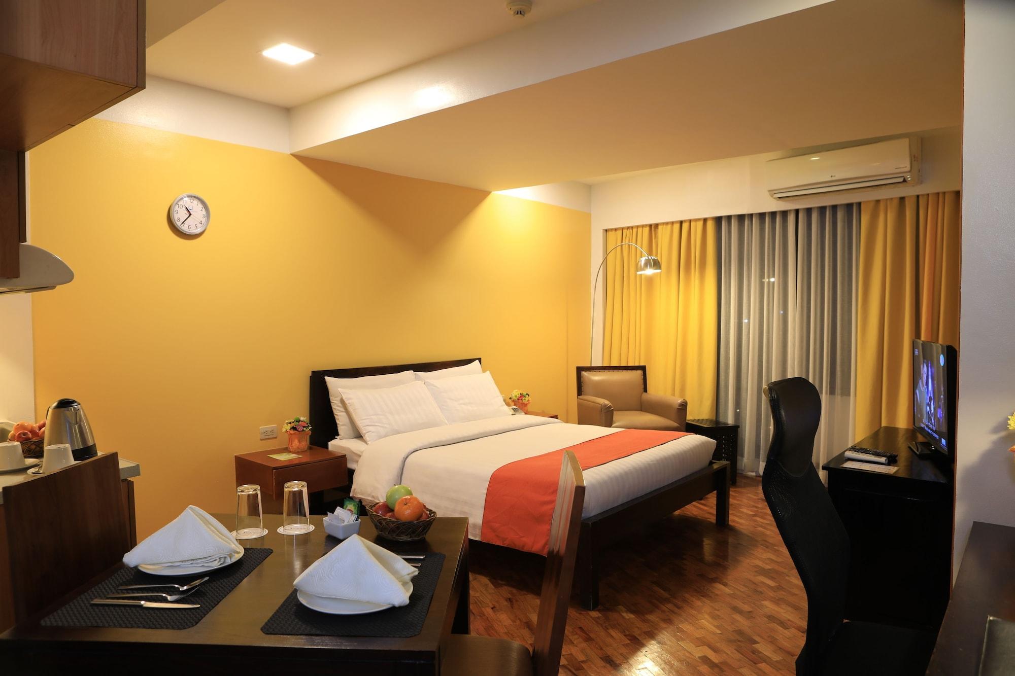 The Malayan Plaza Hotel Pasig City Екстер'єр фото
