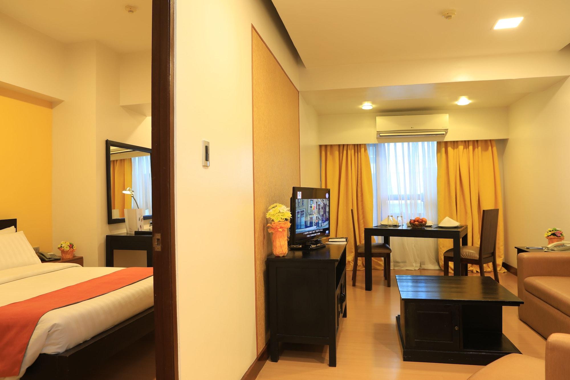 The Malayan Plaza Hotel Pasig City Екстер'єр фото