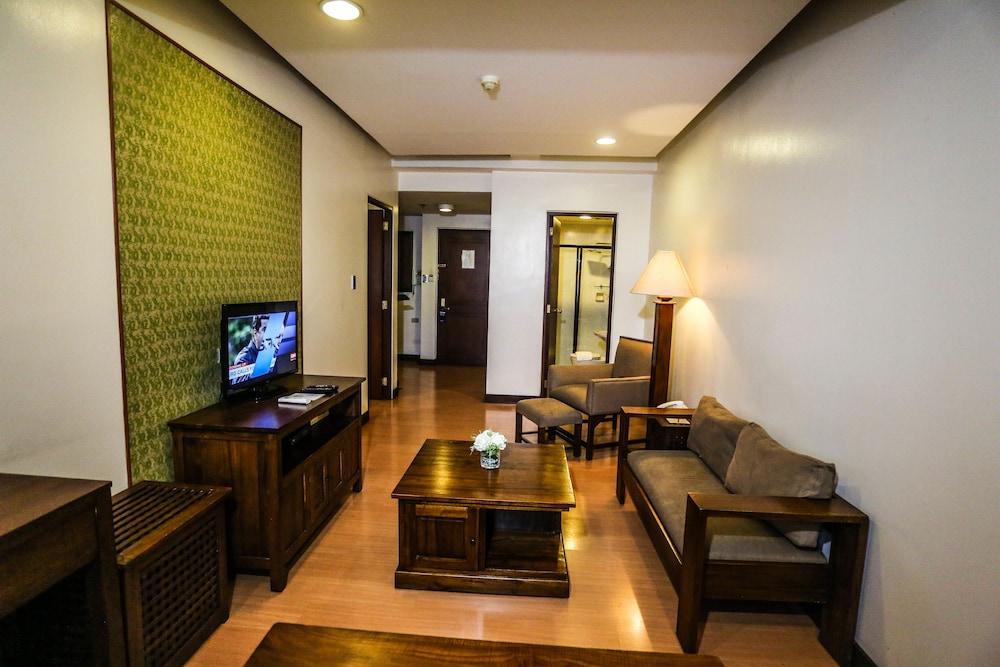 The Malayan Plaza Hotel Pasig City Екстер'єр фото