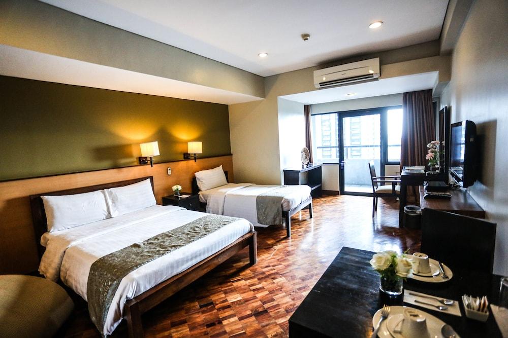 The Malayan Plaza Hotel Pasig City Екстер'єр фото
