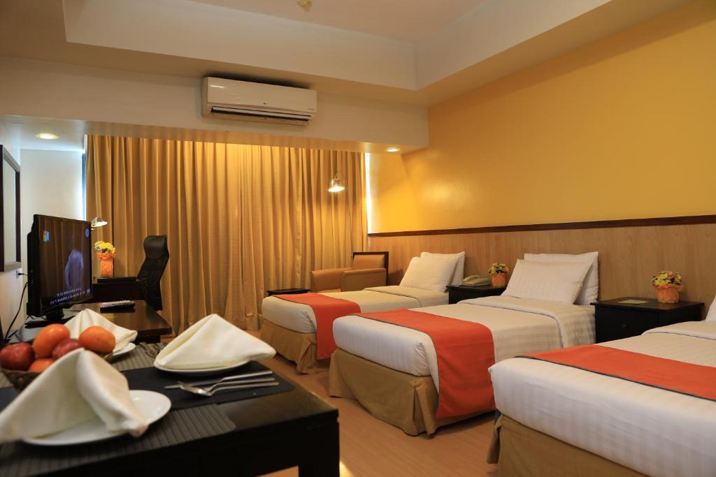 The Malayan Plaza Hotel Pasig City Екстер'єр фото