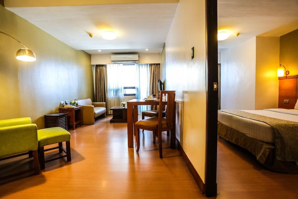 The Malayan Plaza Hotel Pasig City Екстер'єр фото