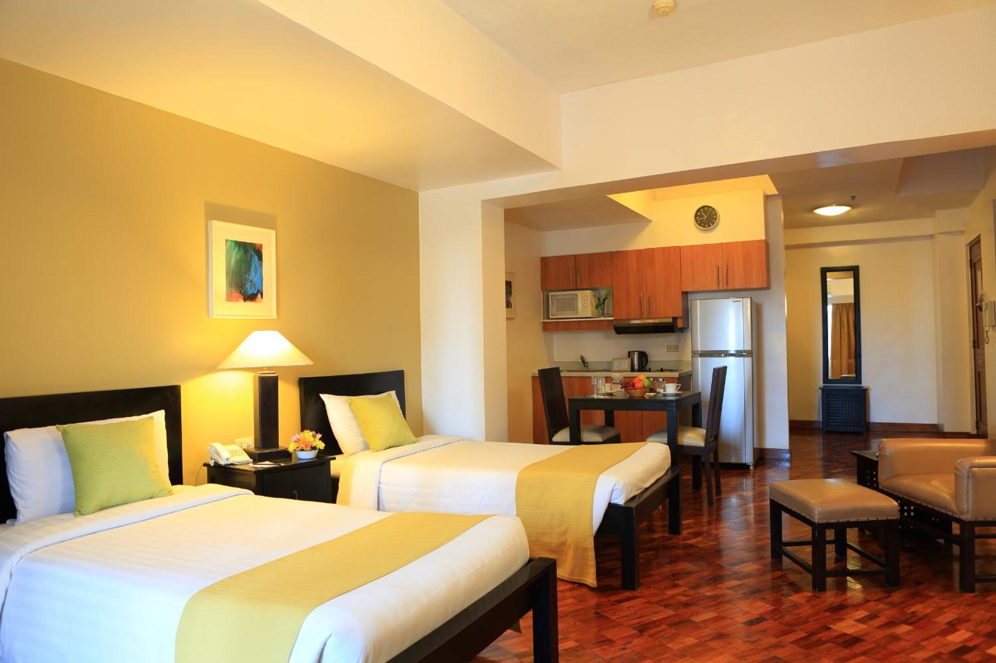 The Malayan Plaza Hotel Pasig City Екстер'єр фото