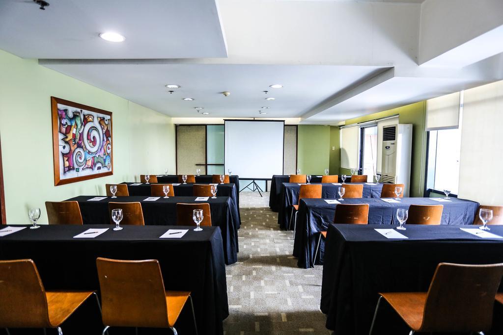 The Malayan Plaza Hotel Pasig City Екстер'єр фото
