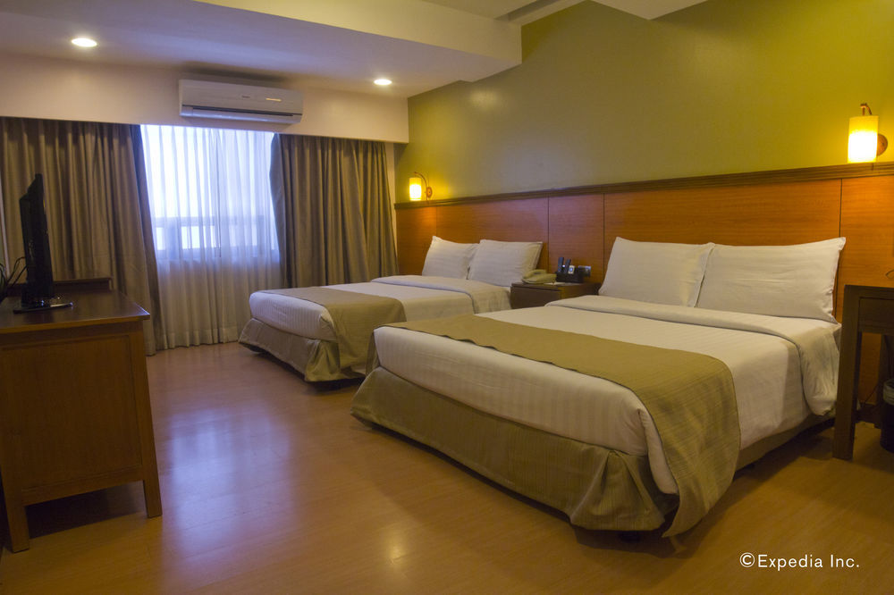 The Malayan Plaza Hotel Pasig City Екстер'єр фото