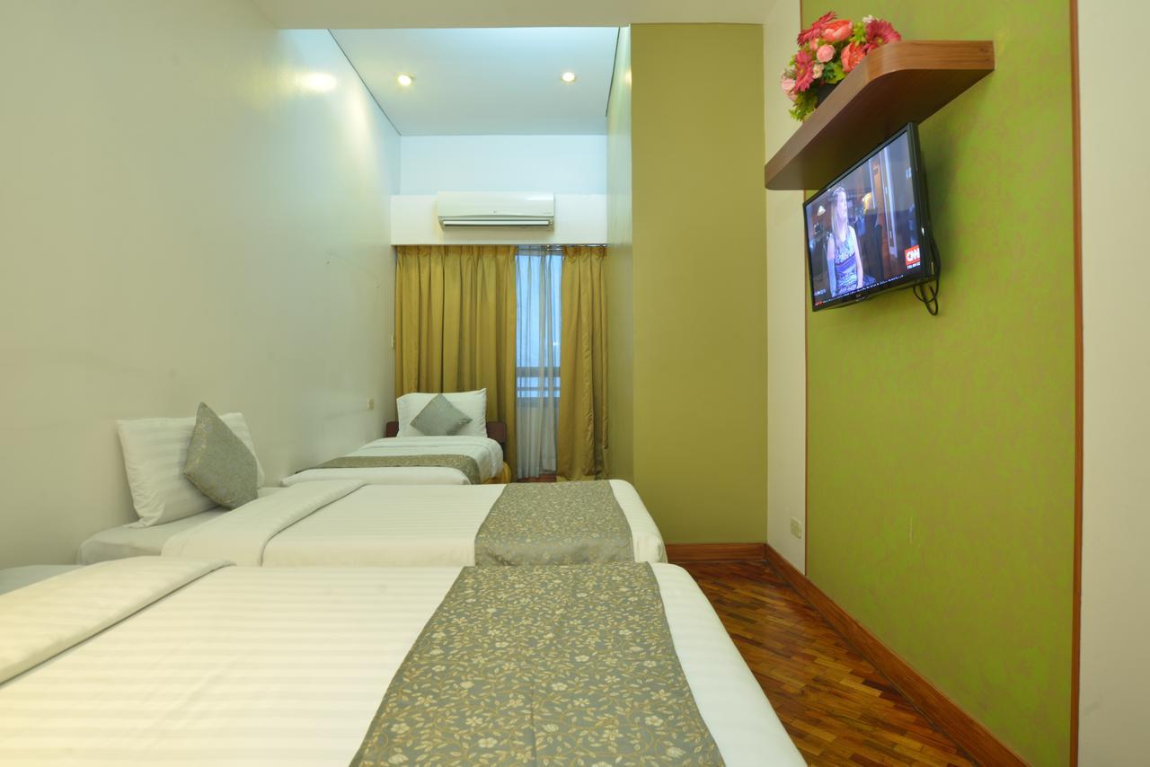 The Malayan Plaza Hotel Pasig City Екстер'єр фото