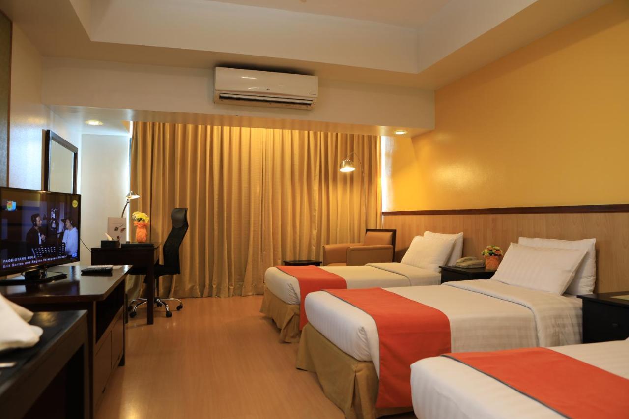 The Malayan Plaza Hotel Pasig City Екстер'єр фото