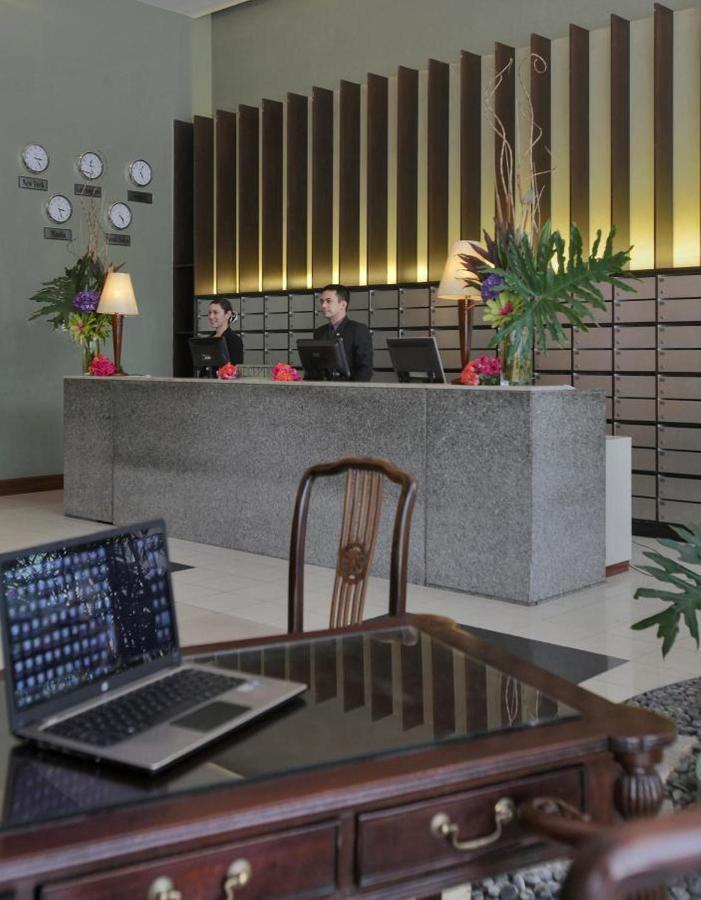 The Malayan Plaza Hotel Pasig City Екстер'єр фото